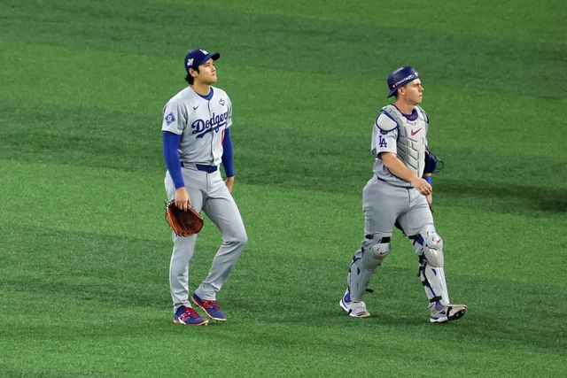 LA 다저스 오타니 쇼헤이가 2일(한국시간) 캐나다 온타리오주 토론토의 로저스센터에서 열린 2025 미국 메이저리그(MLB) 포스트시즌 토론토 블루제이스와의 월드시리즈(WS) 7차전에 선발 등판해 2⅓이닝 5피안타(1피홈런) 2볼넷 3탈삼진 3실점을 기록했다. 최고구속은 최고구속은 100.9마일(약 162km/h)로 측정됐다.​​​​​​​ AFP 연합뉴스