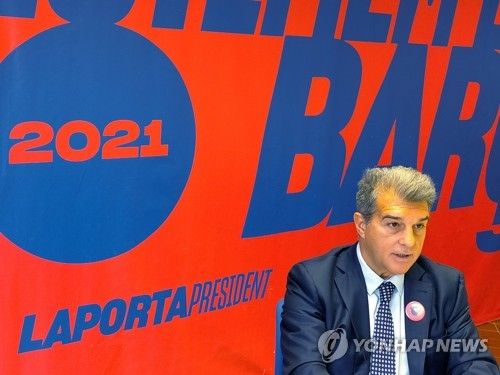 스페인 매체 ABC가 지난 1일 한국시간 메시가 여전히 바르셀로나 소시오 회원 자격을 유지해 오는 2026년 열리는 바르셀로나 구단 회장 선거 투표권을 갖고 있다고 보도했다.&nbsp;연합뉴스