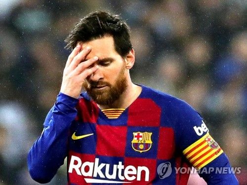 스페인 매체 ABC가 지난 1일 한국시간 메시가 여전히 바르셀로나 소시오 회원 자격을 유지해 오는 2026년 열리는 바르셀로나 구단 회장 선거 투표권을 갖고 있다고 보도했다.&nbsp;연합뉴스