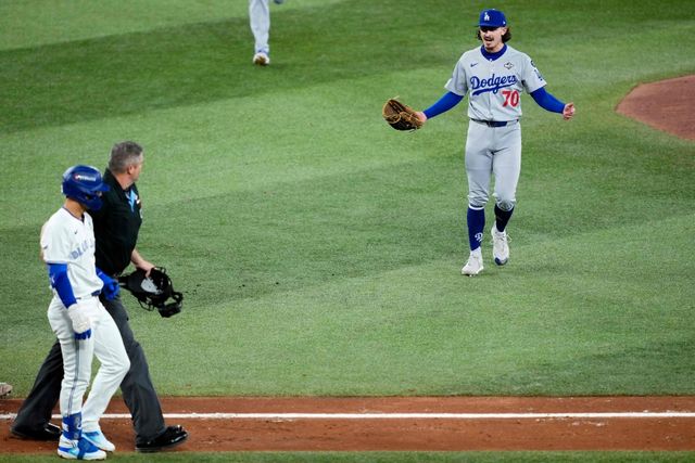 2일(한국시간) 캐나다 온타리오주 토론토의 로저스센터에서 2025 미국 메이저리그(MLB) 포스트시즌 월드시리즈(WS) 7차전 LA 다저스와 토론토 블루제이스의 경기, 4회말 1사 토론토 안드레스 히메네즈의 몸에 맞는 볼 이후 벤치클리어링이 발생했다. AFP 연합뉴스