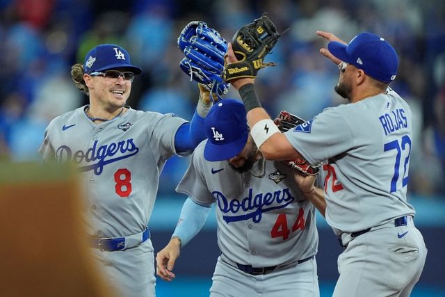 2일(한국시간) 캐나다 온타리오주 토론토의 로저스센터에서 2025 미국 메이저리그(MLB) 포스트시즌 월드시리즈(WS) 7차전 LA 다저스와 토론토 블루제이스의 경기, 9회말 2사 만루 토론토 어니 클레멘트의 중견수 뜬공 이후 다저스 선수들이 기뻐하고 있다. Imagn Images 연합뉴스