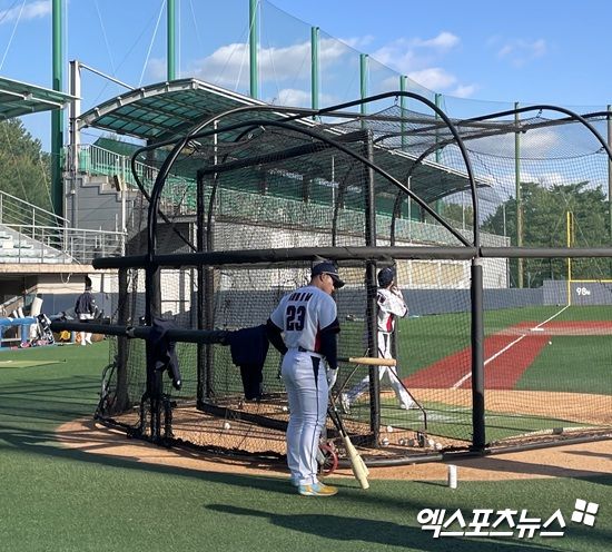 류지현 감독이 이끄는 대표팀은 2일 고양 국가대표야구훈련장에서 '2025 네이버 K-베이스볼 시리즈(NAVER K-BASEBALL SERIES)' 평가전을 앞두고 첫 훈련을 치렀다. KT 위즈 안현민이 자신의 타격 훈련 차례를 기다리고 있다. 고양, 김유민 기자