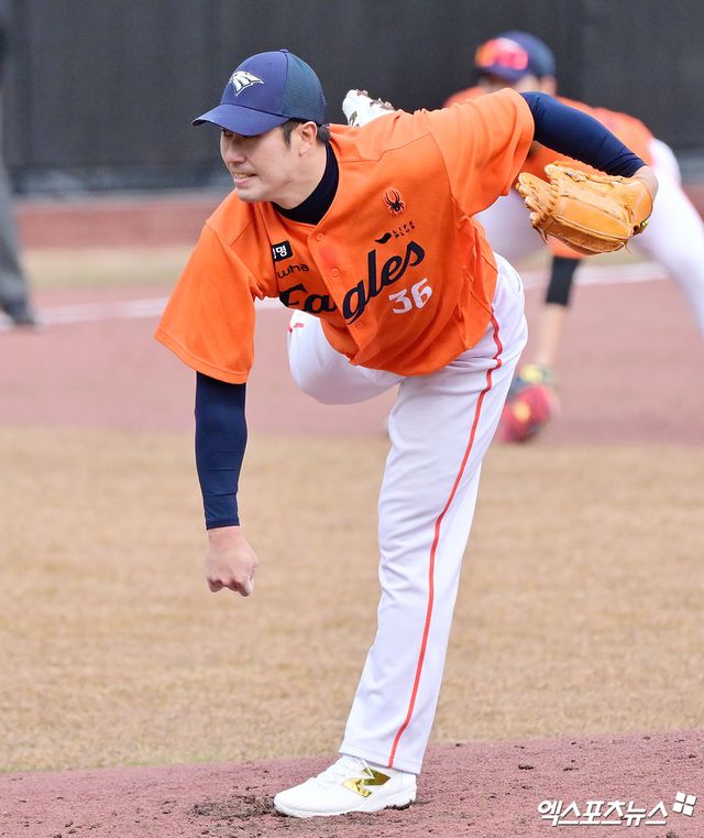 6일 오후 대전 한화생명 볼파크에서 열린 한화 청백전 경기, 한화 장민재가 공을 힘차게 던지고 있다. 엑스포츠뉴스 DB