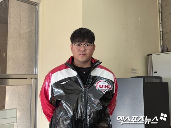 22일 현역 은퇴를 선언한 LG 트윈스 안익훈이 이날 잠실야구장에서 열린 '러브기빙 페스티벌'을 앞두고 취재진과 인터뷰에 응하고 있다. 엑스포츠뉴스 잠실, 김유민 기자