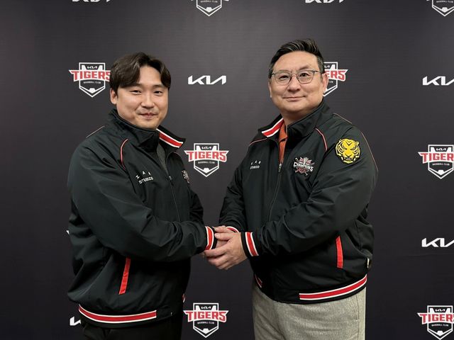 KIA 타이거즈가 FA 투수 이준영과 계약기간 3년, 총액 12억원에 계약했다. 앞서 내야수 박찬호(두산 베어스), 포수 한승택(KT 위즈)을 떠나보낸 KIA는 올겨울 처음으로 내부 FA와 계약을 맺었다. 이제 남은 내부 FA는 투수 양현종, 조상우, 외야수 최형우까지 총 3명이다. KIA 타이거즈