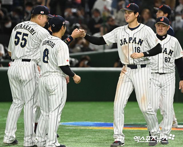 LA 다저스에서 활약 중인 오타니 쇼헤이가 25일 자신의 SNS를 통해 2026 WBC 참가를 직접 발표했다. 그는 직전 대회였던 2023 WBC에서 투수와 타자로 맹활약하며 대회 MVP까지 차지했다. 오타니의 합류가 확정되면서 대회 2연패를 바라보는 일본의 기대감은 더 커졌다. 엑스포츠뉴스 DB