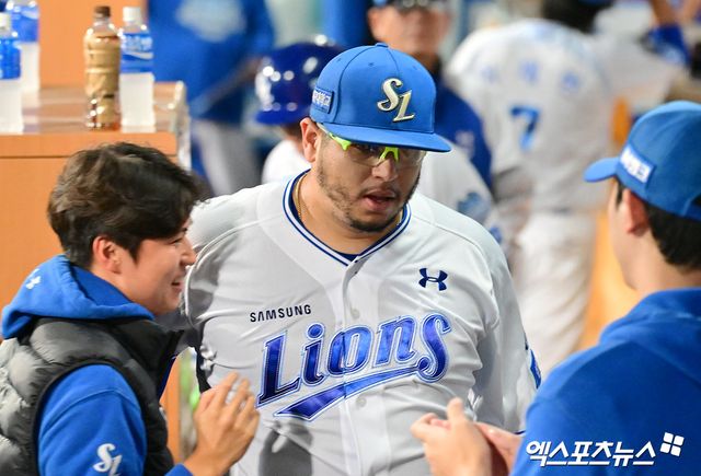 삼성 라이온즈가 25일 외국인 투수 아리엘 후라도, 외국인 타자 르윈 디아즈와 재계약했다. 후라도는 계약금 30만 달러, 연봉 130만 달러, 인센티브 10만 달러 등 최대 총액 170만 달러에 사인했다. 디아즈는 계약금 20만 달러, 연봉 130만 달러, 인센티브 10만 달러 등 최대 총액 160만 달러의 조건에 도장을 찍었다. 엑스포츠뉴스 DB