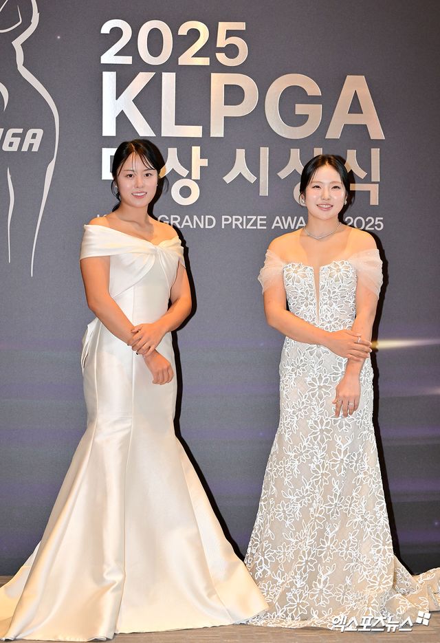 28일 오후 서울 삼성동 그랜드 인터컨티넨탈 서울 파르나스에서 '2025 KLPGA 대상 시상식'이 열렸다. 이날 '2025 KLPGA 대상 시상식'에 참석한 서교림 유현조가 포즈를 취하고 있다. 삼성동, 김한준 기자