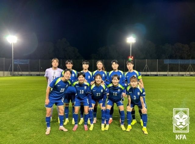 신상우 감독이 이끄는 대한민국 여자 축구 국가대표팀이 유럽 원정 첫 경기에서 웨일스와 승부를 가리지 못했다. 대표팀은 29일(한국시간) 스페인 말라가의 시우다드 데포르티바 데 말라가에서 열린 웨일스(32위)와의 친선 경기에서 전반 이른 시간 선제골을 내줬으나, 후반 교체 투입된 김민지(서울시청)의 A매치 데뷔골에 힘입어 1-1 무승부를 기록했다. 대한축구협회