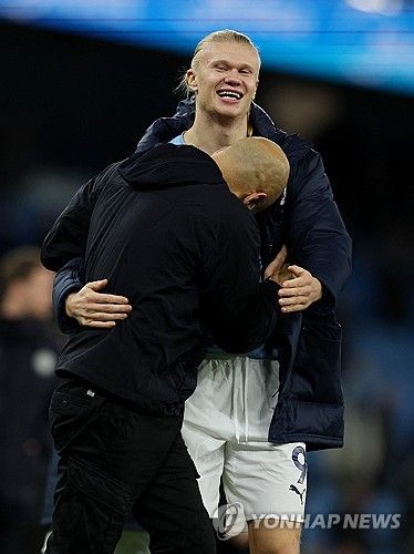 홀란은 챔피언스리그 리그 페이즈 3경기에서도 모두 득점포를 가동해 4골을 기록하고 있다. 공식전 13경기에서 17골을 터뜨리는 역대급 득점 페이스다.&nbsp;