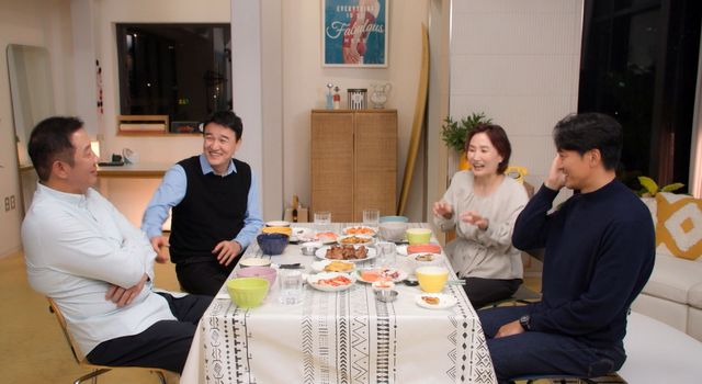 '4인용식탁' 단체