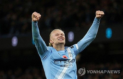 홀란은 챔피언스리그 리그 페이즈 3경기에서도 모두 득점포를 가동해 4골을 기록하고 있다. 공식전 13경기에서 17골을 터뜨리는 역대급 득점 페이스다.&nbsp;