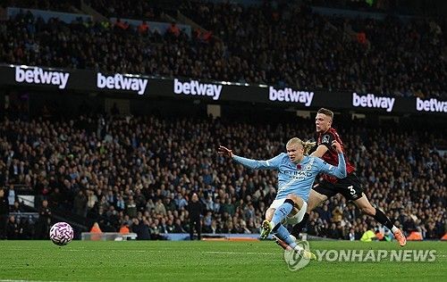 홀란은 챔피언스리그 리그 페이즈 3경기에서도 모두 득점포를 가동해 4골을 기록하고 있다. 공식전 13경기에서 17골을 터뜨리는 역대급 득점 페이스다.&nbsp;