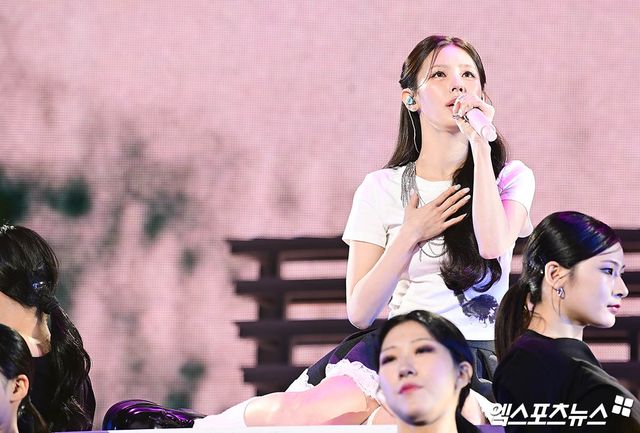 혼자서도 꽉 채우는 무대