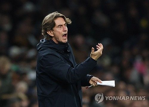 토트넘은 30일 영국 런던 토트넘 홋스퍼 스타디움에서 열린 2025-2026시즌 잉글리시 프리미어리그 13라운드 경기에서 풀럼에 1-2로 패배했다. 토트넘은 지난 2023년 11월 손흥민이 1골 1도움 원맨쇼를 펼치면서 풀럼을 2-0으로 제압했으나 이후 2년간 상대 전적 1무3패 부진에 빠지게 됐다. 토트넘은 이날 패배로 리그 13경기 5승 3무 5패를 기록, 승점 18로 리그 10위에 위치했다. 토마스 프랑크 토트넘 감독은 이날 거센 야유를 받았다. 연합뉴스