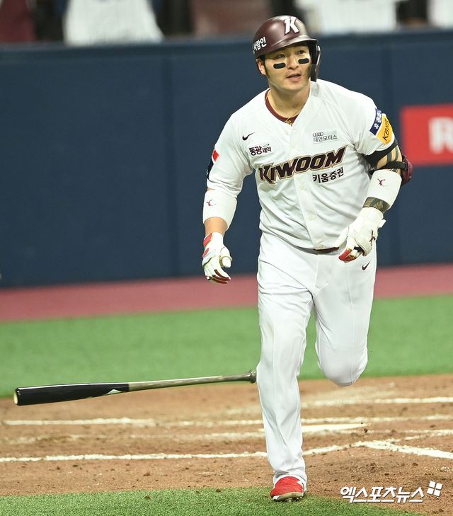 키움 히어로즈가 4일 박병호를 잔류군 선임코치로 선임했다고 밝혔다. 박병호는 2021시즌 종료 후 KT 위즈로 FA 이적한 뒤 4년 만에 친정팀으로 복귀하게 됐다. 사진 엑스포츠뉴스 DB