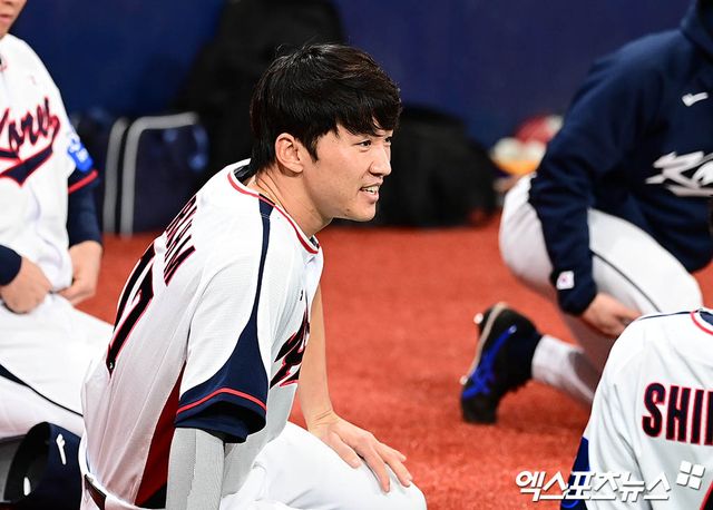 4일 오후 서울 구로구 고척스카이돔에서 진행된 야구 국가대표팀 훈련에 참석한 박해민이 몸을 풀고 있다. 고척, 박지영 기자