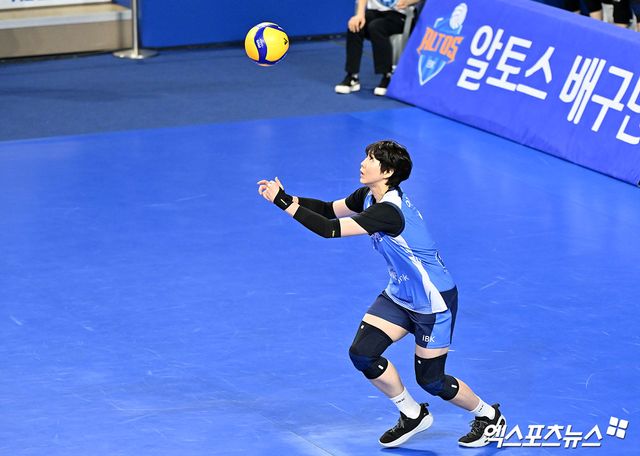 여자 프로배구 IBK기업은행의 이소영이 어깨 부상 여파로 시즌 아웃 위기에 몰렸다. 사진 엑스포츠뉴스 DB