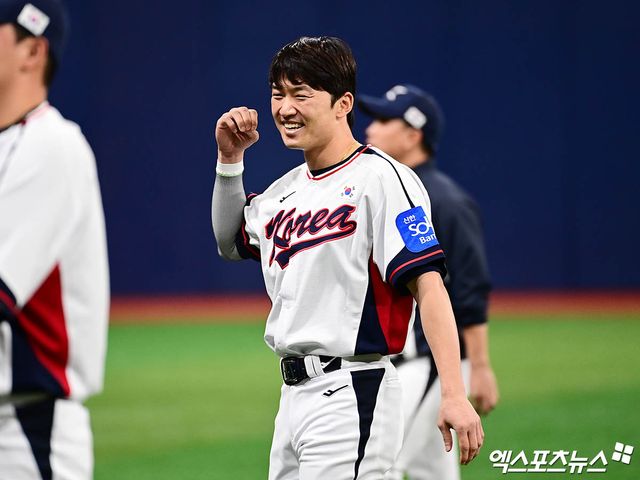 4일 오후 서울 구로구 고척스카이돔에서 진행된 야구 국가대표팀 훈련에 참석한 박해민이 몸을 풀고 있다. 고척, 박지영 기자