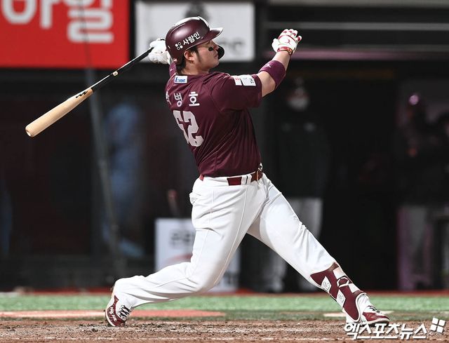 키움 히어로즈가 4일 박병호를 잔류군 선임코치로 선임했다고 밝혔다. 박병호는 2021시즌 종료 후 KT 위즈로 FA 이적한 뒤 4년 만에 친정팀으로 복귀하게 됐다. 사진 엑스포츠뉴스 DB