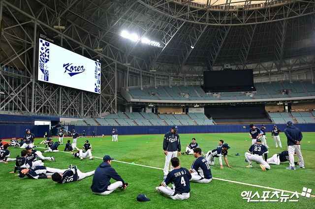 5일 오후 서울 구로구 고척스카이돔에서 진행된 야구 국가대표팀 훈련에 참석한 선수들이 훈련에 임하고 있다. 고척, 김한준 기자