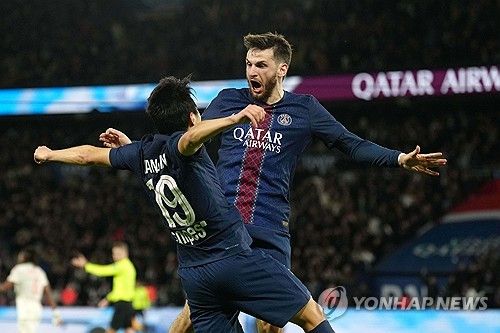 파리 생제르맹(PSG)에서 활약 중인 한국 국가대표 미드필더 이강인이 별들의 무대 유럽축구연맹(UEFA) 챔피언스리그에서 1년 8개월 만에 공격포인트를 기록했다. 루이스 엔리케 감독이 이끄는 프랑스 최고 명문 PSG는 5일 프랑스 파리의 파르크 데 프랭스에서 열린 바이에른 뮌헨(독일)과의 2025-2026시즌 UEFA 챔피언스리그 리그 페이즈 4차전서 1-2로 졌다. 이강인은 이 경기에서 교체로 들어가 후반 1-2로 추격하는 주앙 네베스의 만회골을 도왔다. 연합뉴스