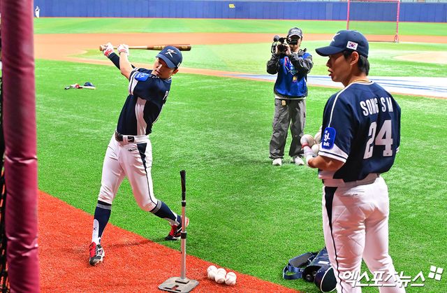 5일 오후 서울 구로구 고척스카이돔에서 진행된 야구 국가대표팀 훈련에 참석한 훈련을 마친 박해민이 훈련에 임하고 있다. 엑스포츠뉴스 DB
