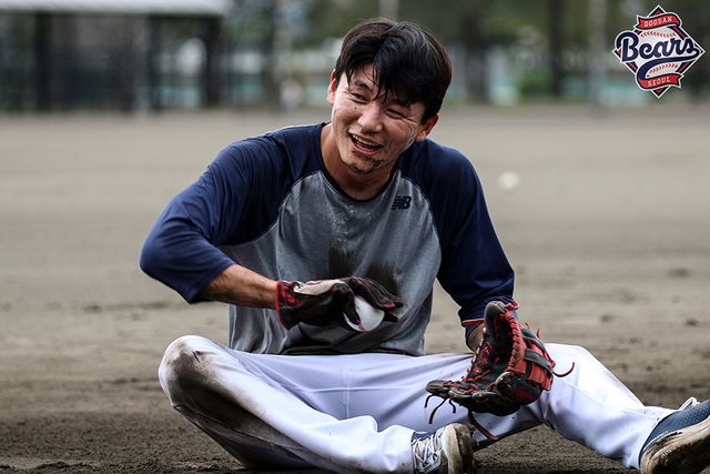 두산 베어스 내야수 박계범이 일본 미야자키에서 진행 중인 팀 마무리 캠프에서 수비 훈련에 임하는 모습. 사진 두산 베어스