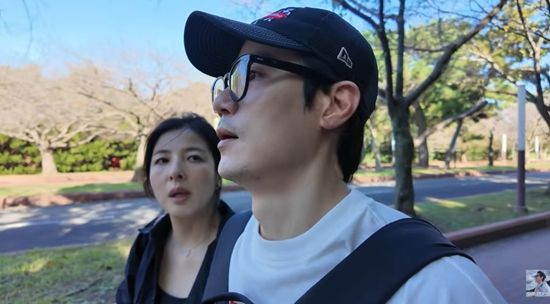 김강우와 아내. 사진=유튜브 채널 '김강우'