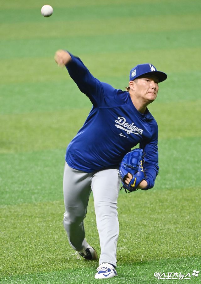 16일 오후 서울 구로구 고척스카이돔에서 '2024 메이저리그 월드투어 서울 시리즈' LA 다저스 공식 훈련이 진행됐다. LA 다저스 야마모토가 훈련에 임하고 있다. 엑스포츠뉴스 DB