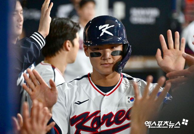 8일 오후 서울 구로구 고척스카이돔에서 열린 '2025 NAVER K-BASEBALL SERIES' 대한민국과 체코의 평가전 경기, 1회말 1사 3루 대한민국 김주원이 송성문의 1타점 적시타때 득점에 성공하고 있다. 고척, 김한준 기자