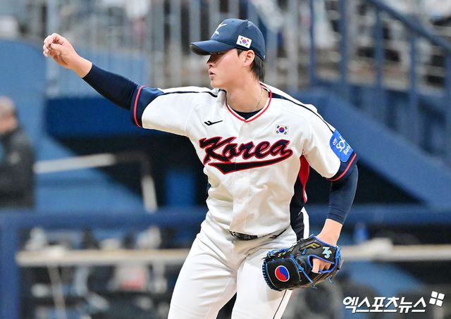 8일 오후 서울 구로구 고척스카이돔에서 열린 '2025 NAVER K-BASEBALL SERIES' 대한민국과 체코의 평가전 경기, 6회초 대한민국 이호성이 공을 힘차게 던지고 있다. 고척, 김한준 기자