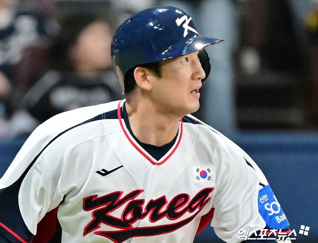 8일 오후 서울 구로구 고척스카이돔에서 열린 '2025 NAVER K-BASEBALL SERIES' 대한민국과 체코의 평가전 경기, 2회말 1사 3루 대한민국 최재훈 1타점 희생플라이를 날리고 있다. 고척, 김한준 기자