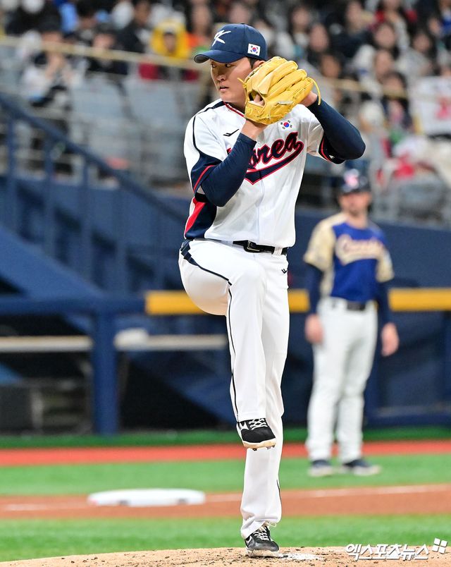 8일 오후 서울 구로구 고척스카이돔에서 열린 '2025 NAVER K-BASEBALL SERIES' 대한민국과 체코의 평가전 경기, 3회초 대한민국 김건우가 공을 힘차게 던지고 있다. 고척, 김한준 기자