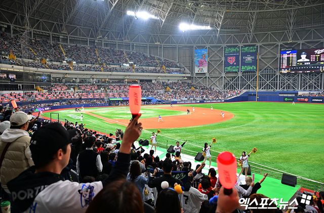 KBO는 8일 서울 고척스카이돔에서 열린 WBC(월드베이스볼클래식) 대비 '2025 네이버 K-베이스볼 시리즈(NAVER K-BASEBALL SERIES)' 체코와의 평가전 1차전이 1만6100명 매진을 달성했다고 밝혔다. 고척, 김한준 기자