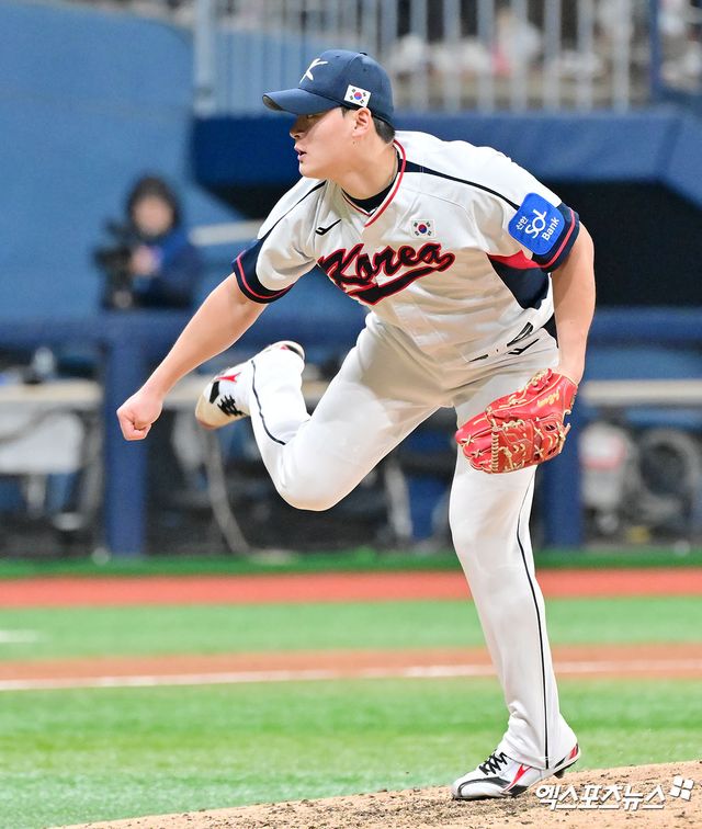 8일 오후 서울 구로구 고척스카이돔에서 열린 '2025 NAVER K-BASEBALL SERIES' 대한민국과 체코의 평가전 경기, 9회초 대한민국 조병현이 공을 힘차게 던지고 있다. 고척, 김한준 기자