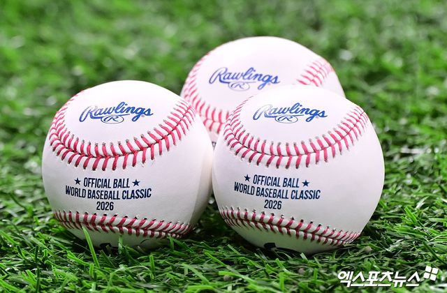 8일 오후 서울 구로구 고척스카이돔에서 열리는 '2025 NAVER K-BASEBALL SERIES' 대한민국과 체코의 평가전 경기, 사진은 WBC 2026 공인구. 고척, 김한준 기자