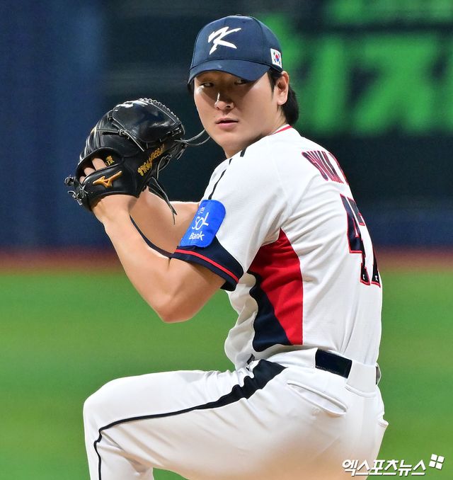 8일 오후 서울 구로구 고척스카이돔에서 열린 '2025 NAVER K-BASEBALL SERIES' 대한민국과 체코의 평가전 경기, 1회초 대한민국 선발투수 곽빈이 공을 힘차게 던지고 있다. 고척, 김한준 기자