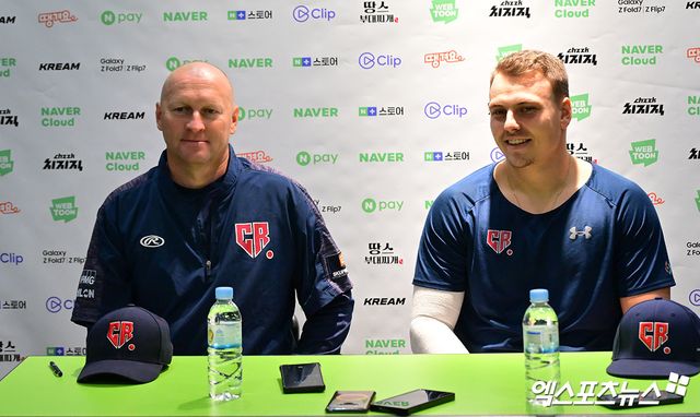 8일 오후 서울 구로구 고척스카이돔에서 열리는 '2025 NAVER K-BASEBALL SERIES' 대한민국과 체코의 평가전 경기, 체코 파벨 하딤 감독과 마르틴 뮤지크가 참석했다. 고척, 김한준 기자
