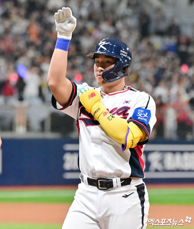 8일 오후 서울 구로구 고척스카이돔에서 열린 '2025 NAVER K-BASEBALL SERIES' 대한민국과 체코의 평가전 경기, 3회말 대한민국 안현민이 좌전안타를 날리고 있다. 고척, 김한준 기자