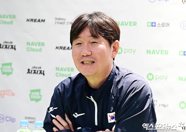 류지현 대한민국 야구 국가대표팀 감독이 9일 서울 고척스카이돔에서 열리는&nbsp;'2025 네이버 K-베이스볼 시리즈(K-BASEBALL SERIES NAVER)' 체코와의 두 번째 평가전에 앞서 류현진의 2026 WBC 최종 엔트리 발탁 가능성을 열어뒀다. 사진 박지영 기자