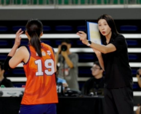 '신인감독 김연경'