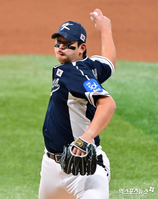 김서현(한화 이글스)이 9일 서울 고척스카이돔에서 열린 '2025 네이버 K-베이스볼 시리즈(K-BASEBALL SERIES NAVER)' 체코와 두 번째 평가전에서 ⅔이닝 1피안타 2볼넷 1실점으로 부진했다. 사진 김한준, 박지영 기자