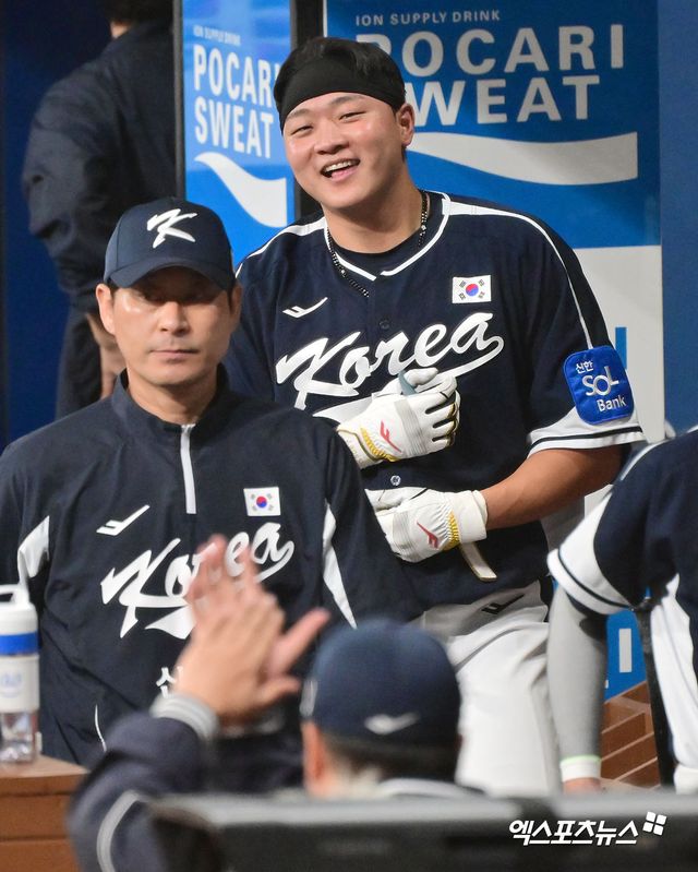 이재원이 9일 서울 고척스카이돔에서 열린&nbsp;'2025 네이버 K-베이스볼 시리즈(K-BASEBALL SERIES NAVER)' 체코와의 두 번째 평가전에서 9회초 2점 홈런을 기록했다. 사진 김한준, 박지영 기자