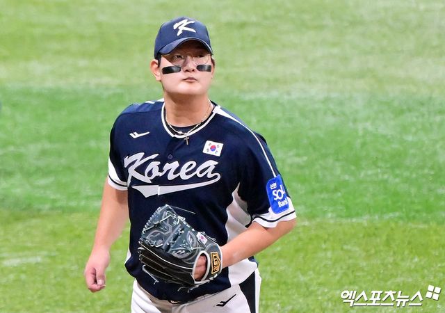 김서현(한화 이글스)이 9일 서울 고척스카이돔에서 열린 '2025 네이버 K-베이스볼 시리즈(K-BASEBALL SERIES NAVER)' 체코와 두 번째 평가전에서 ⅔이닝 1피안타 2볼넷 1실점으로 부진했다. 사진 김한준, 박지영 기자