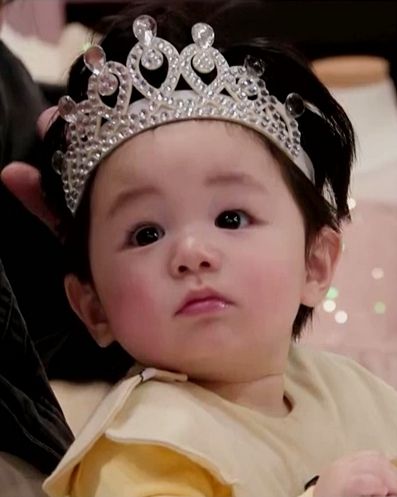 왕관을 쓴 심형탁의 아들 하루