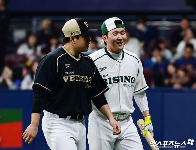 롯데 자이언츠 최준용이 30일 서울 고척스카이돔에서 열린 '더 제너레이션 매치' 홈런더비에서 8개의 홈런을 쏴 올리며 우승을 차지했다. 고척, 박지영 기자