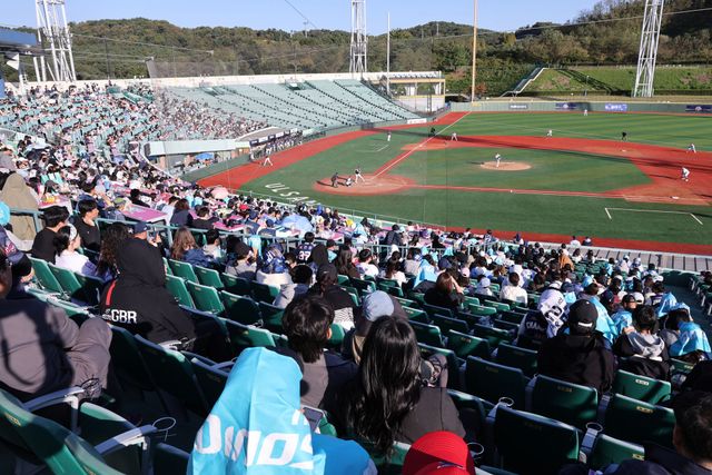 KBO 이사회가 10일 울산광역시 신규 구단(가칭 '울산프로야구단')의 퓨처스리그 참가에 대해 의결하고, 2026 시즌부터의 참가를 최종 승인했다. 사진 KBO