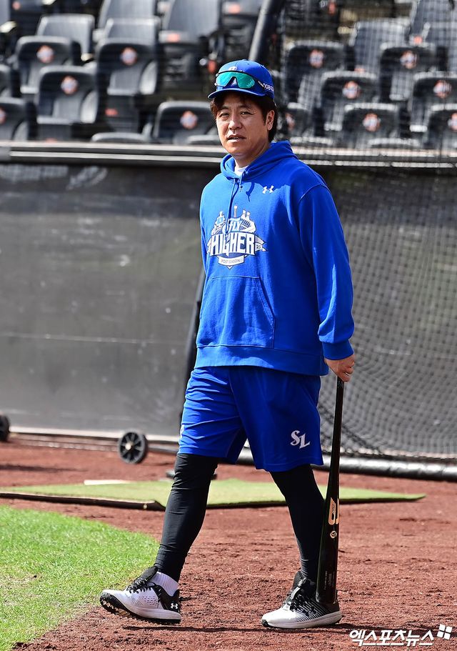 KBO리그 역사상 최초로 개인 통산 4번째 FA(자유계약) 자격을 취득, 권리를 행사한 삼성 라이온즈 포수 강민호. 사진 엑스포츠뉴스 DB