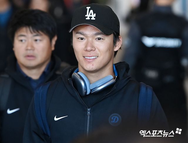 LA 다저스 투수 야마모토 요시노부가 2026 WBC(월드베이스볼클래식)에 참가하기로 했다. 오타니 쇼헤이에 이어 야마모토까지 WBC 출전을 확정하면서 일본의 기대감은 더 커졌다. 엑스포츠뉴스 DB